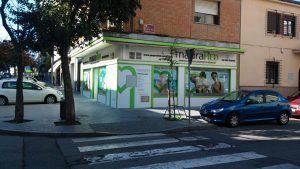 decoración exterior de clinica dental